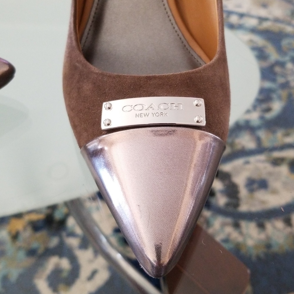 Coach pumps